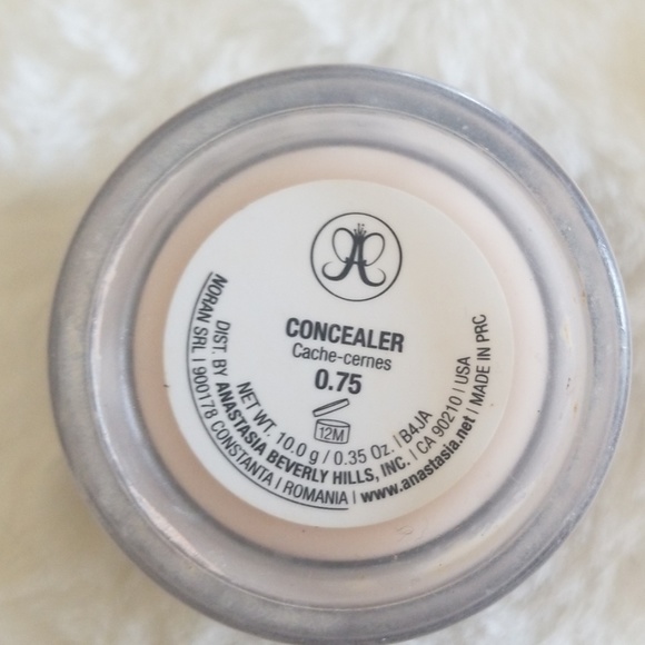 Anastasia Beverly Hills concealer 0.75 - Picture 2 of 2